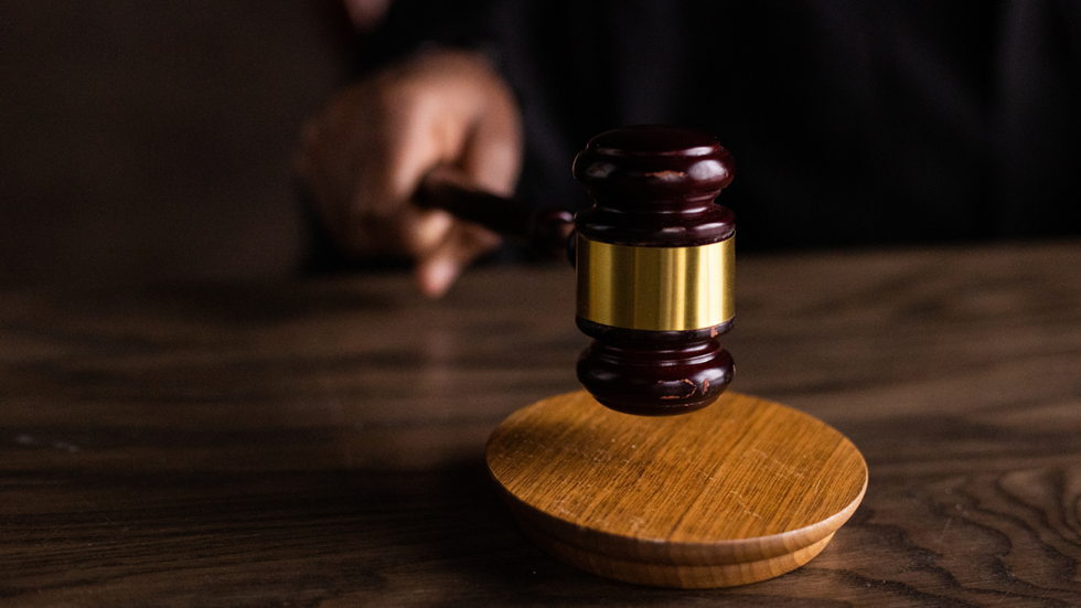 Mesmo com débito garantido parcialmente, juiz pode determinar negativação do nome do devedor