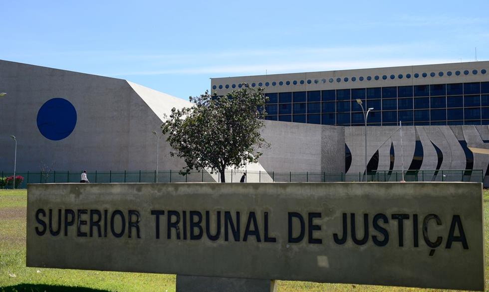 STJ entende que a mera interpretação equivocada da norma tributária não configura o crime de excesso de exação
