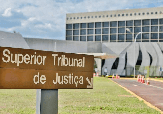 Quando o Relator deixar de aplicar verba honorária recursal devida, em decisão monocrática, poderá o colegiado arbitrá-la de ofício
