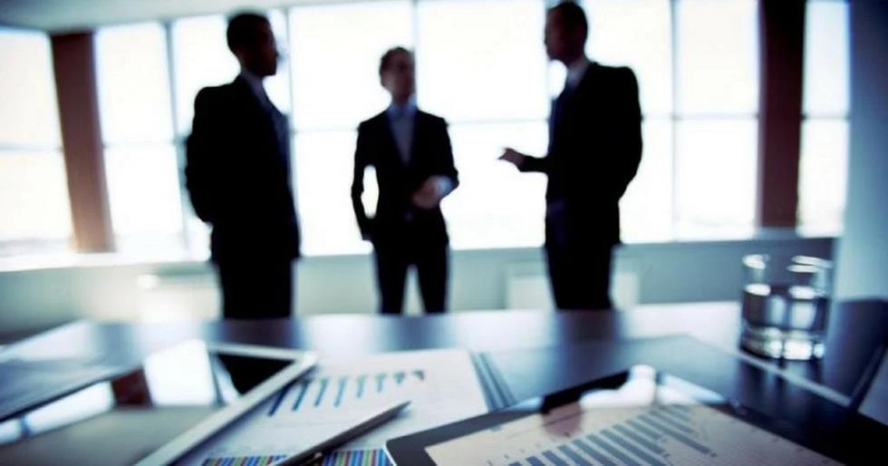 É possível estender a responsabilidade da empresa aos seus sócios diretores?